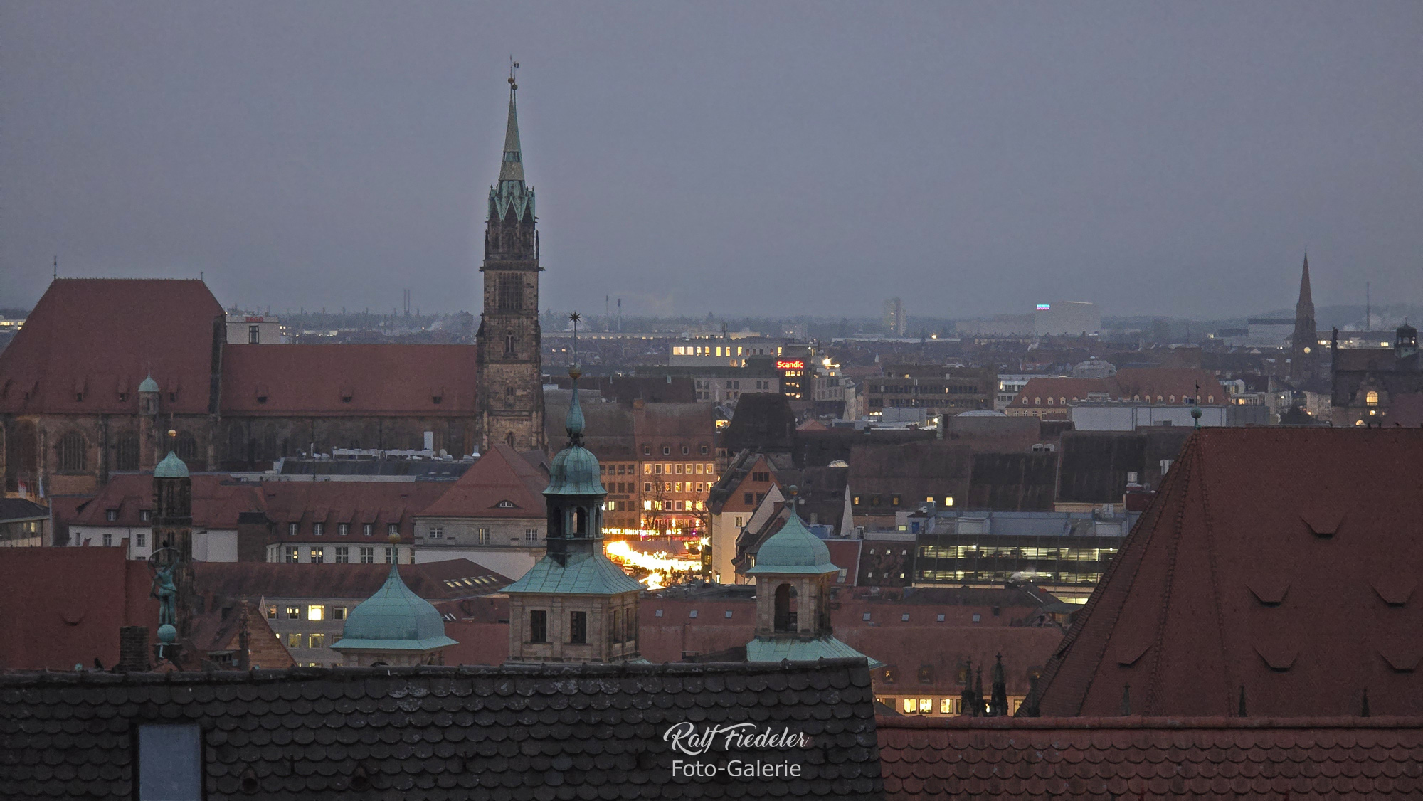Nürnberger Christkindlesmarkt von der Panoramaplattform der Kaiserburg aus