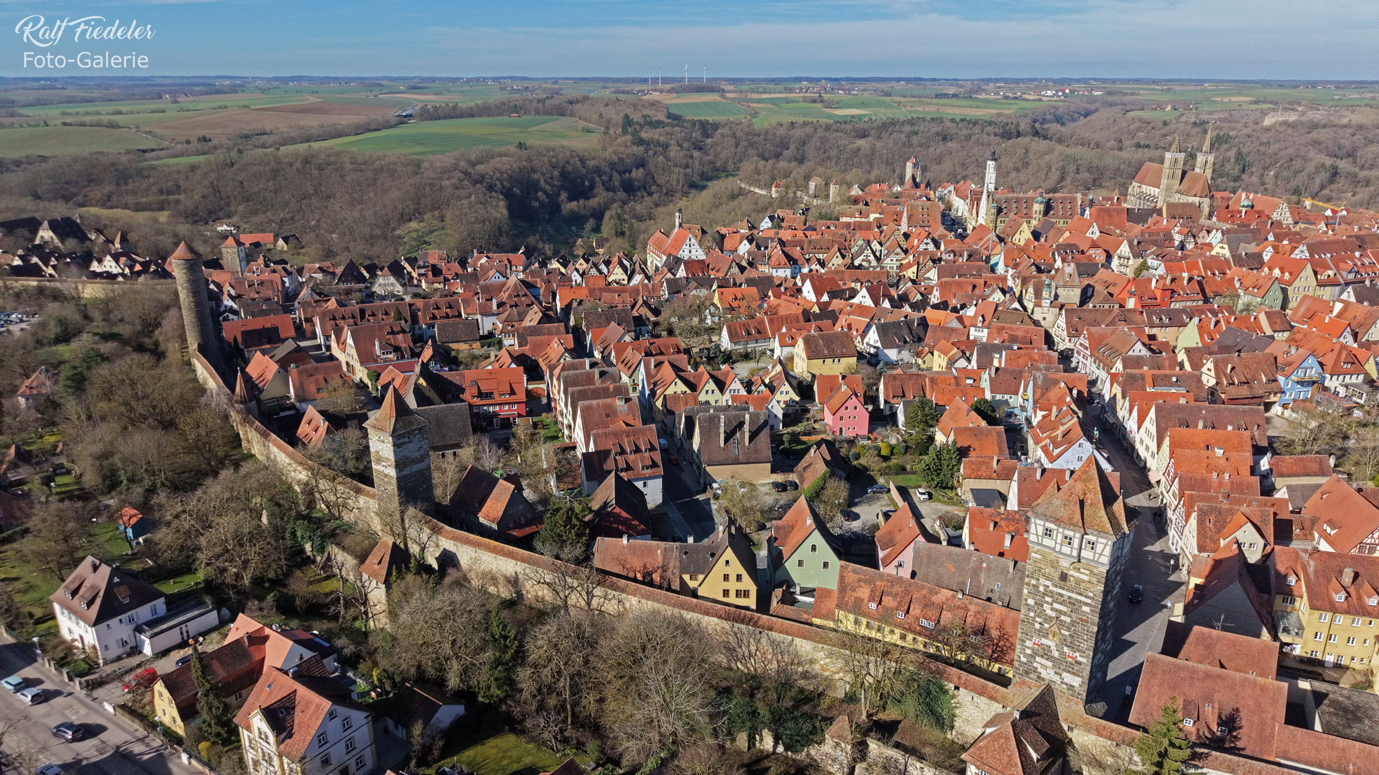 Drohnenfoto von Rothenburg ob der Tauber vom Heller Imbiss aus