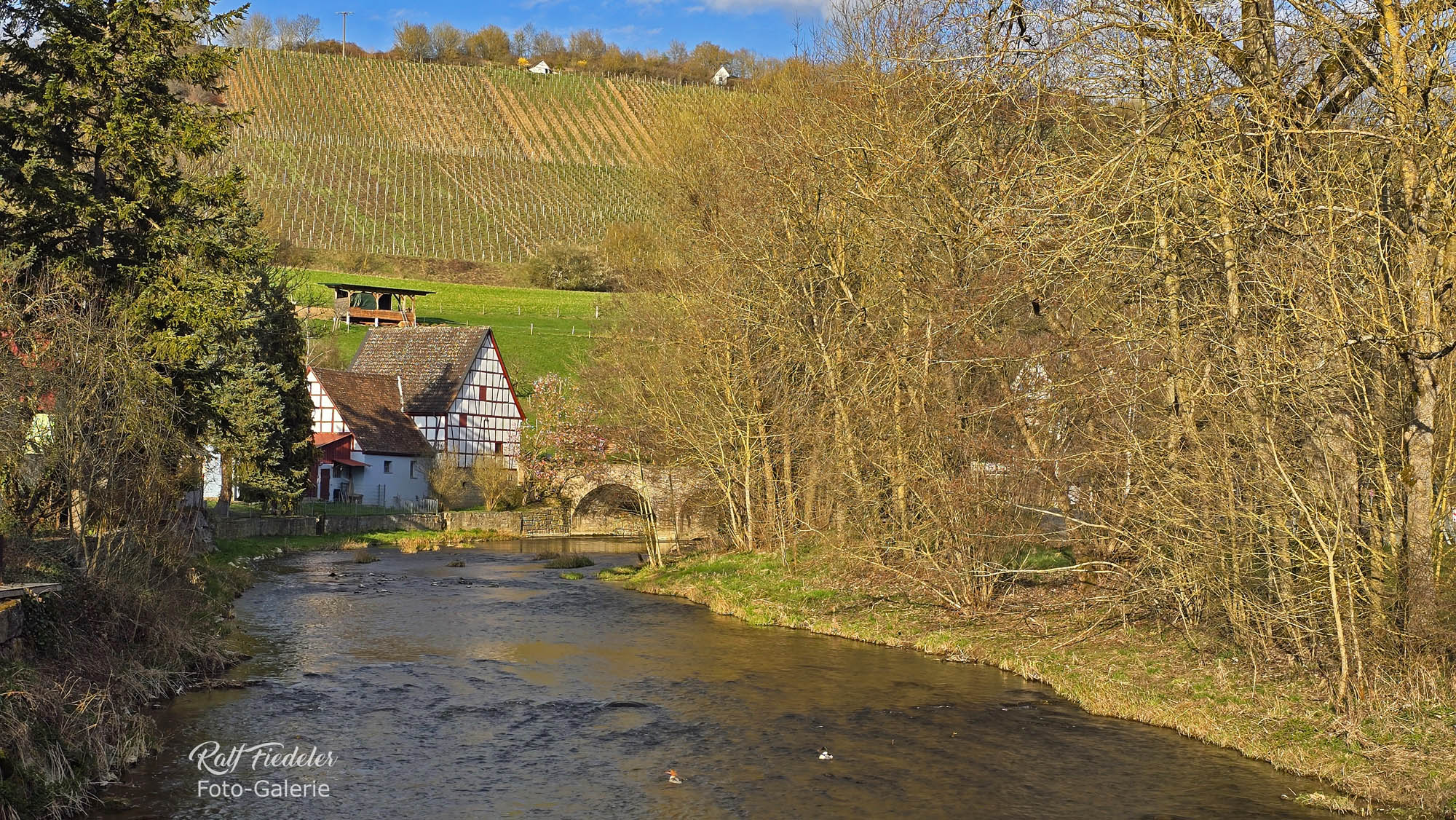 Tauberbrücke Adelshofen in Tauberzell von der schmalen Fußgängerbrücke aus