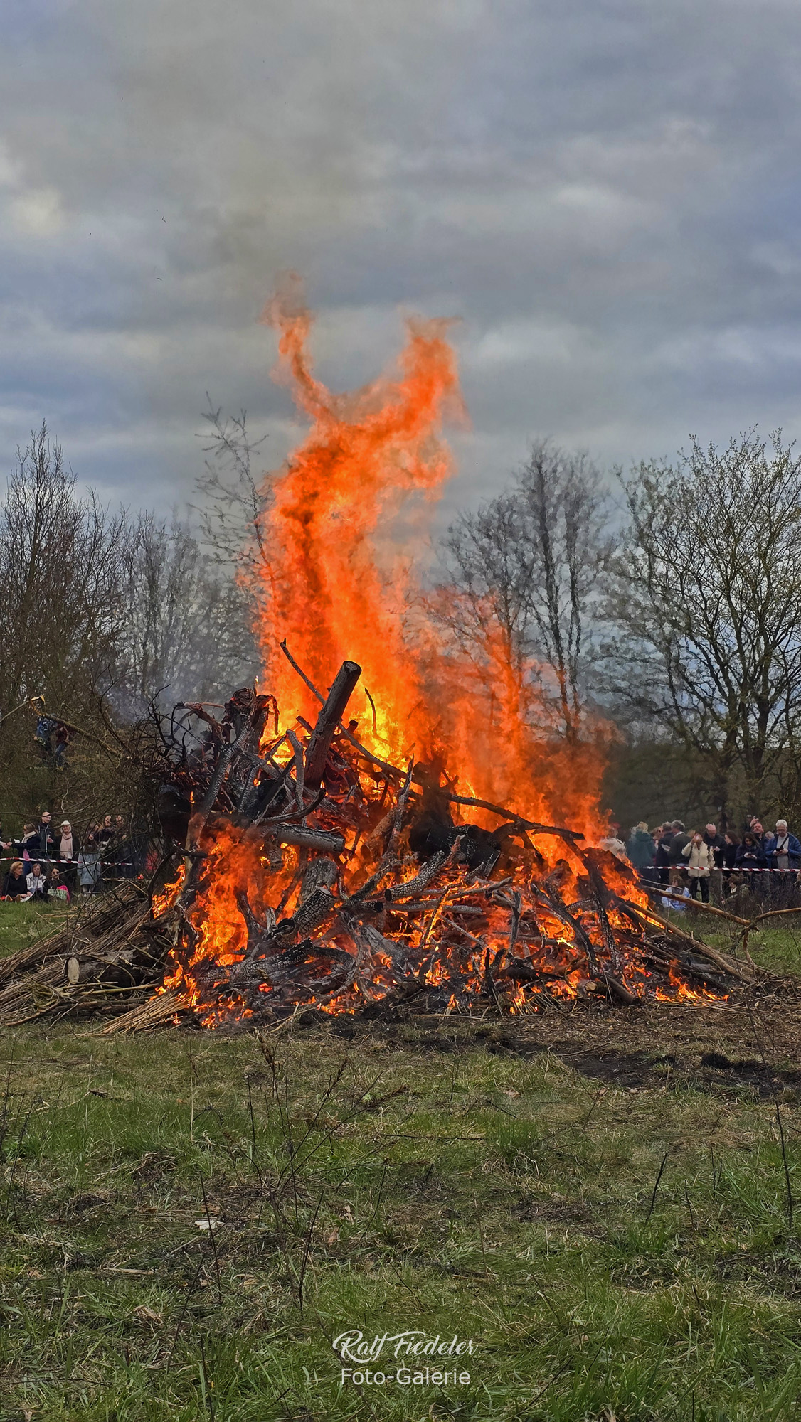 Osterfeuer auf der alten Bult