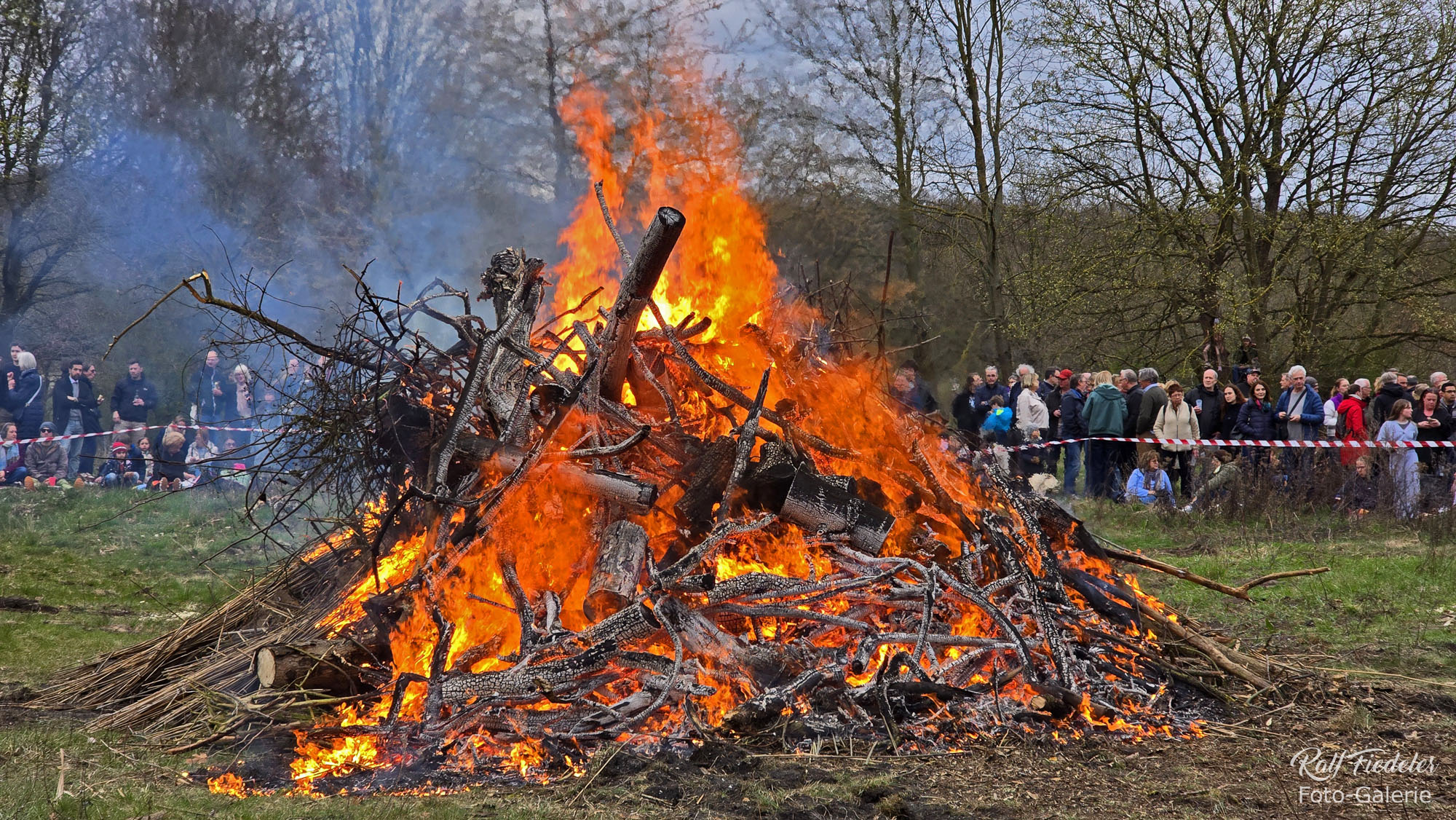 Osterfeuer auf der alten Bult