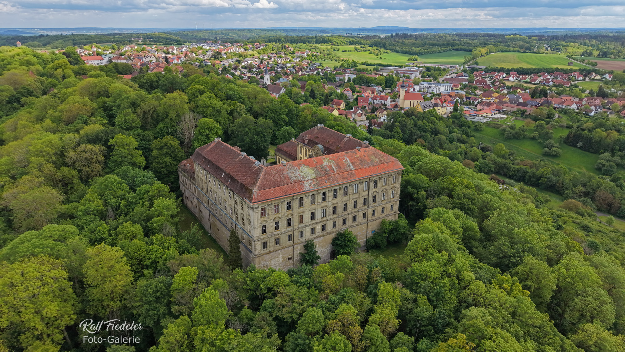 Drohnenfoto vom Schloss Schillingsfürst