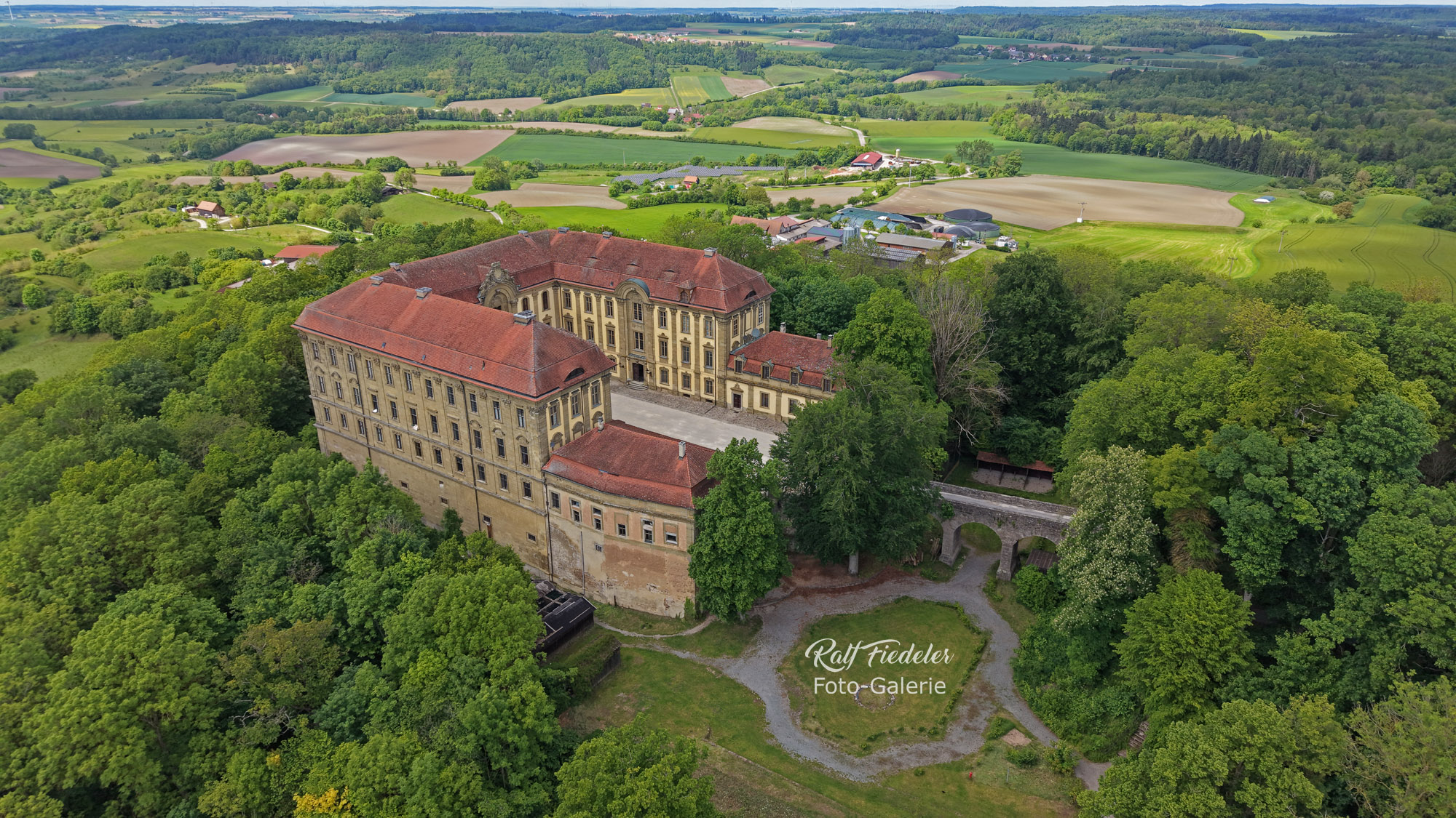 Drohnenfoto vom Schloss Schillingsfürst