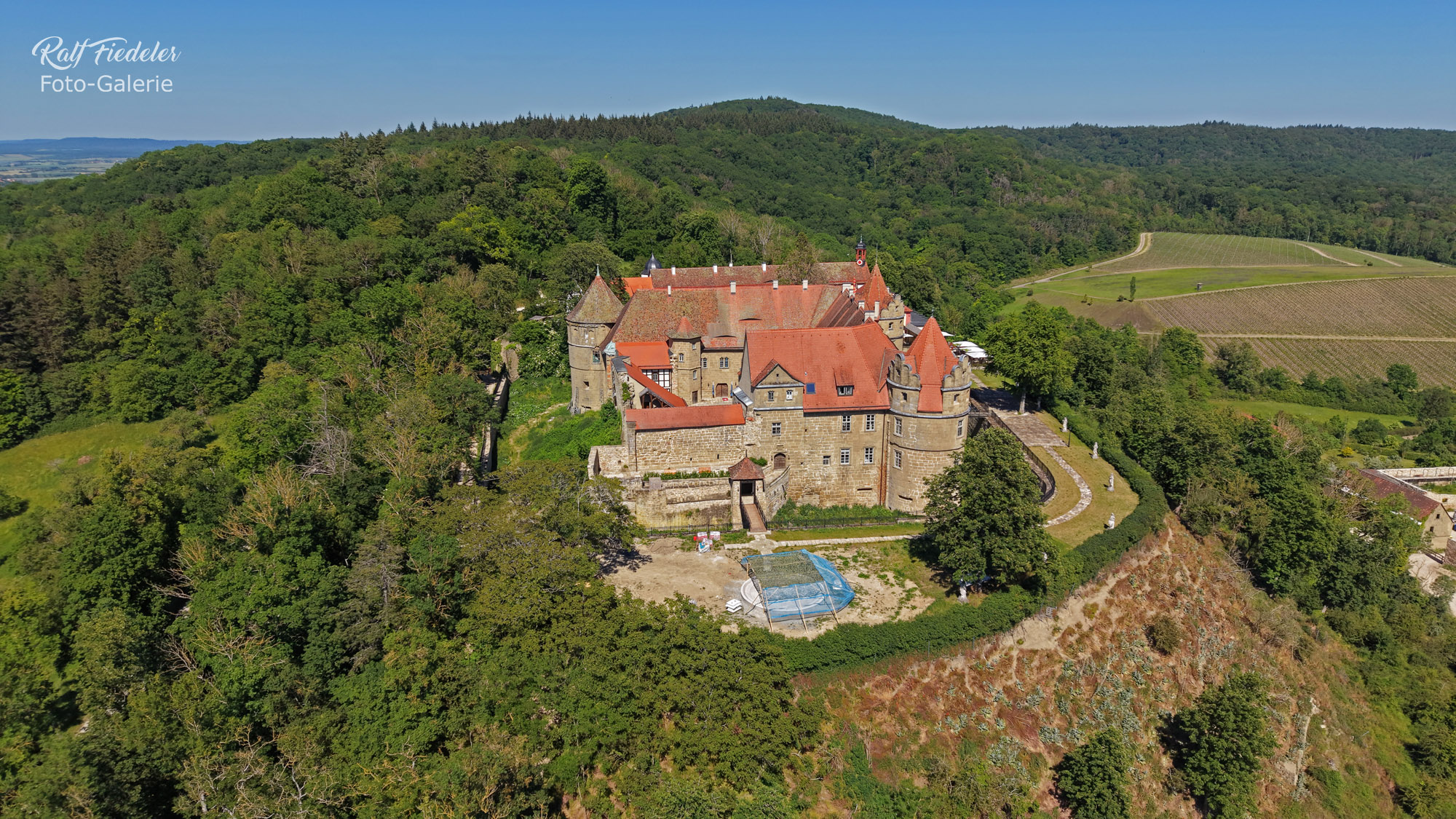 Drohnenfoto vom Schloss Frankenberg aus westlicher Richtung