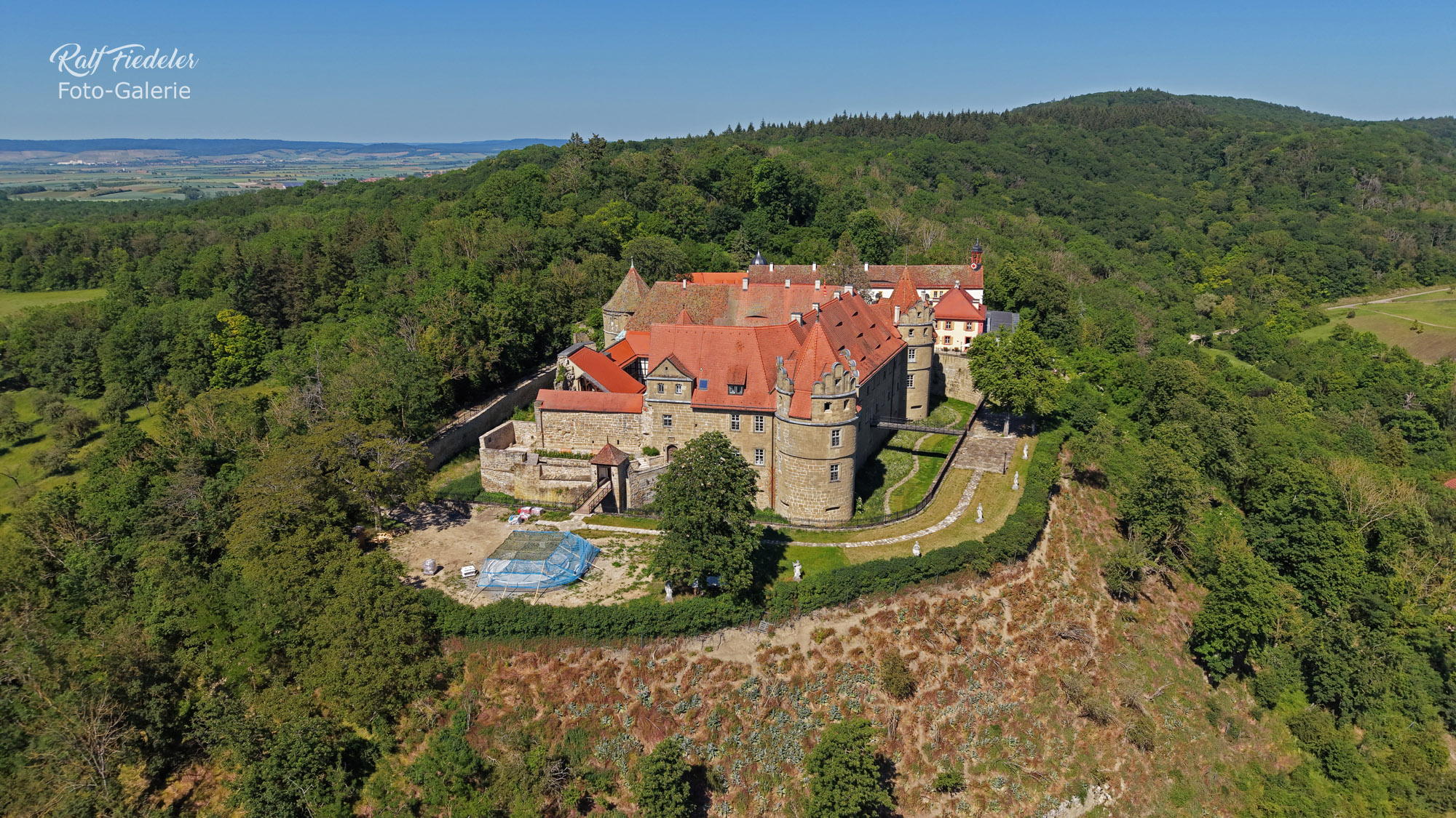 Drohnenfoto vom Schloss Frankenberg aus südwestlicher Richtung