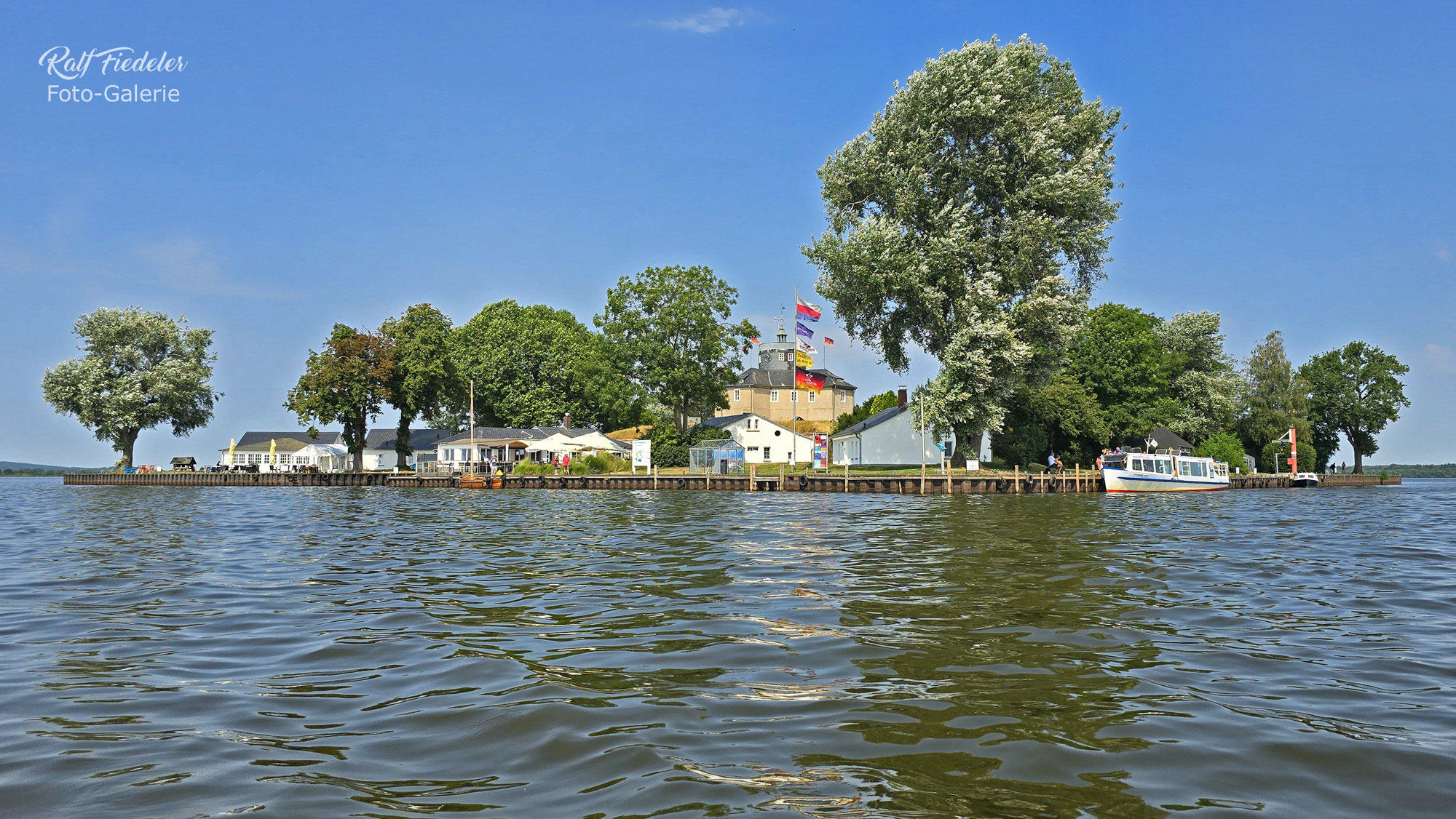 Insel Wilhelmstein mit Festung aus süd-östlicher Richtung vom E-Boot aus