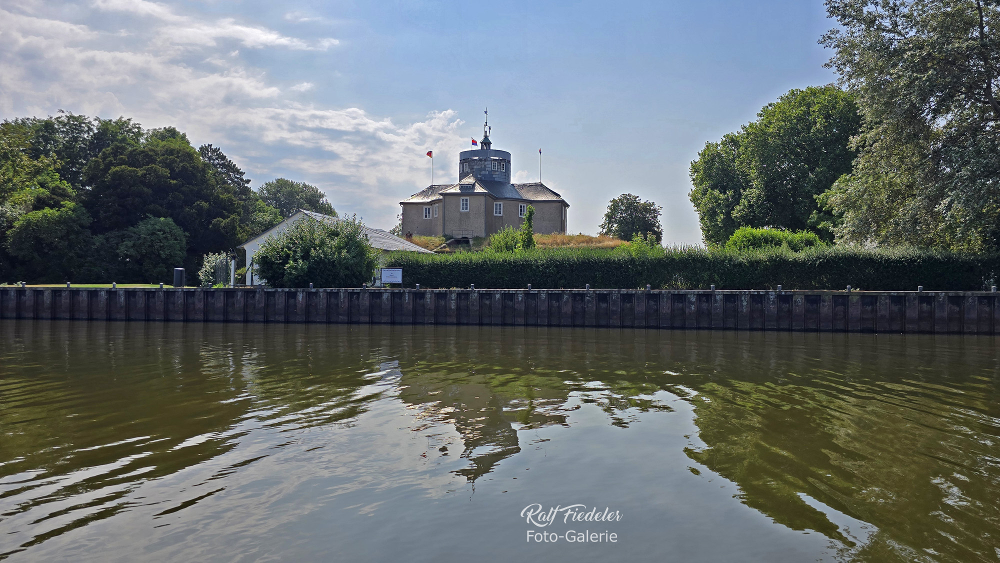 Insel Wilhelmstein mit Festung aus nördlicher Richtung vom E-Boot aus