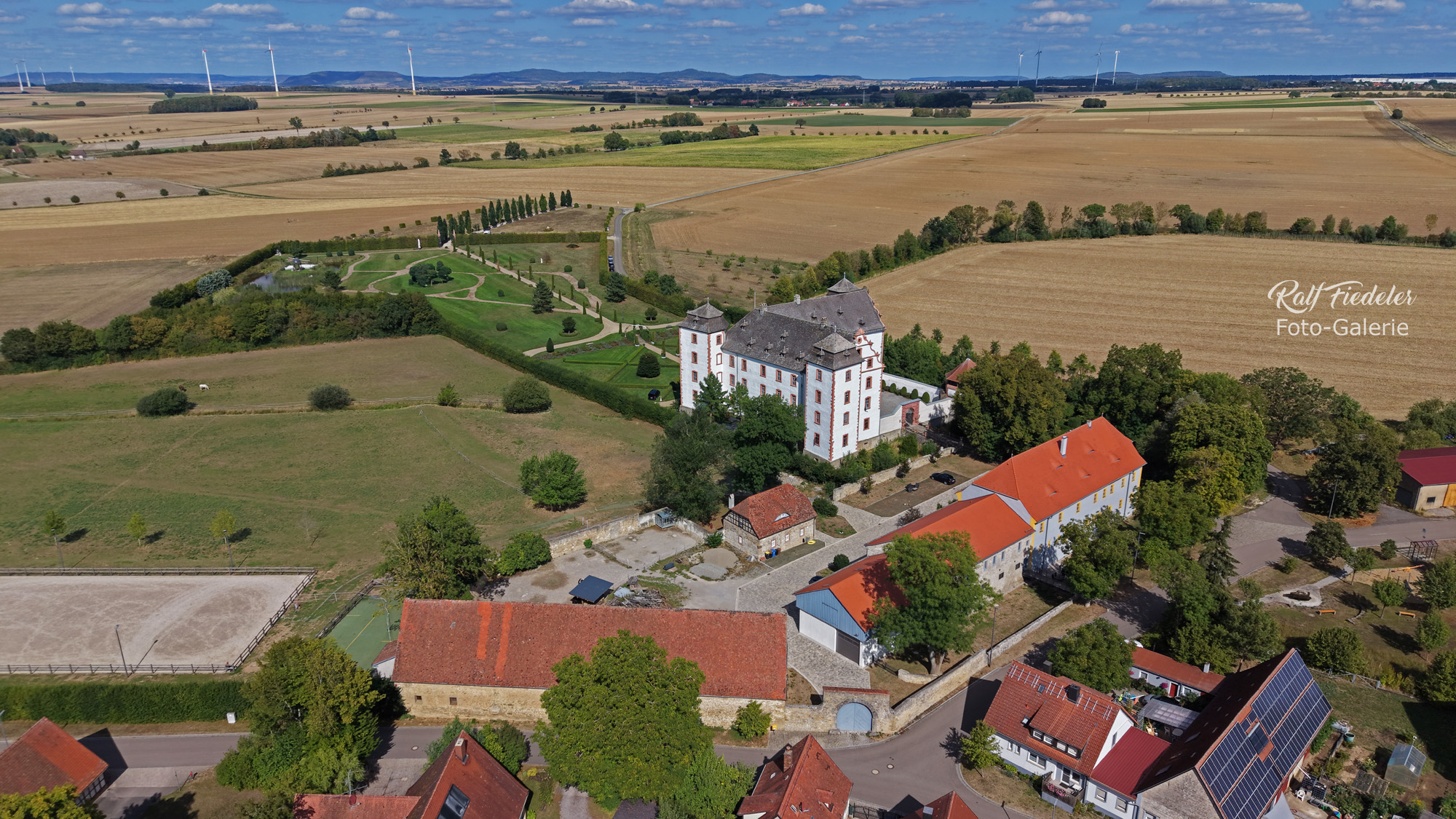 Drohnenfoto vom Schloss Walkershofen