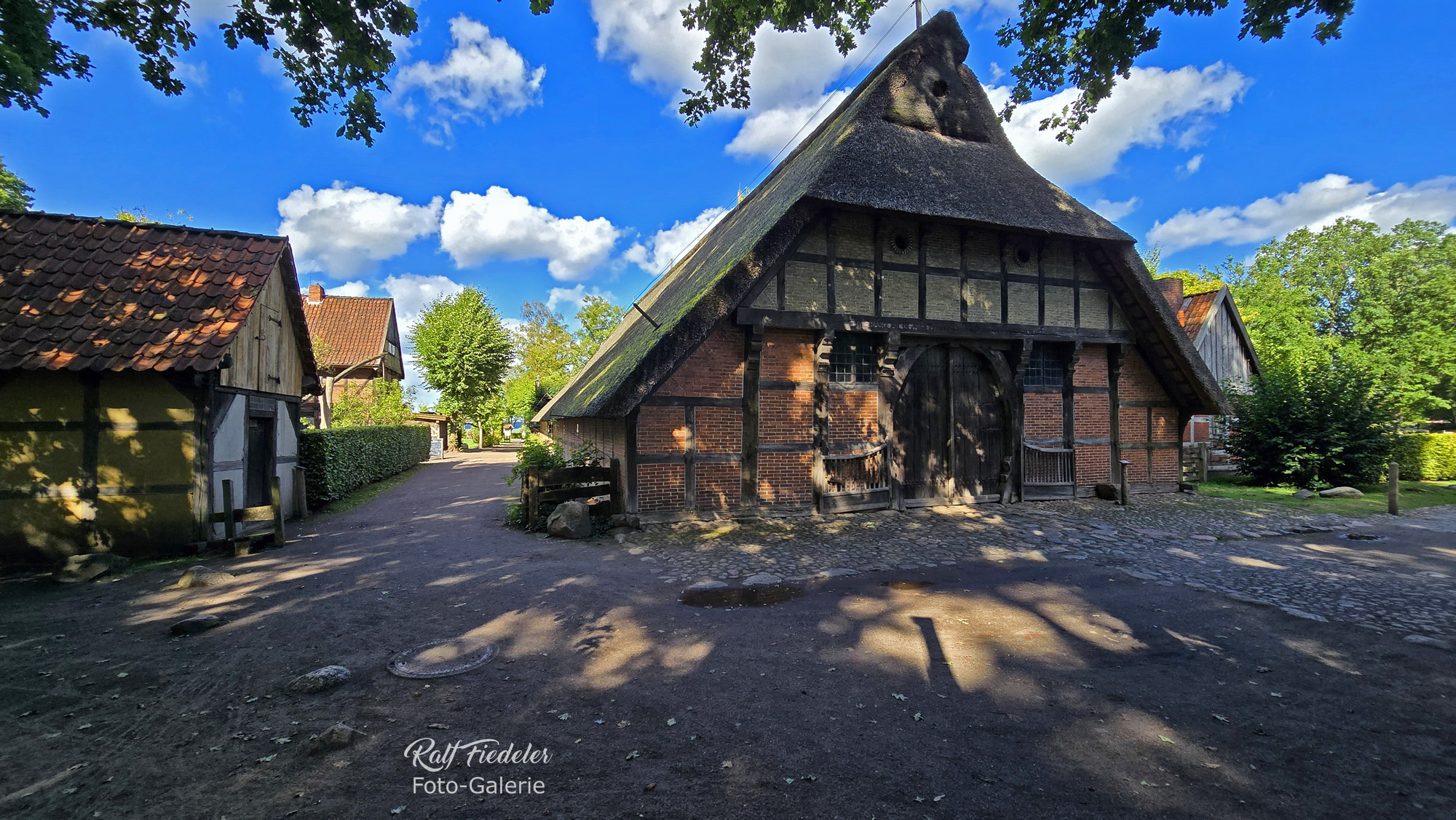 Ammerländer Bauernhaus im Ammerländer Freilichtmuseum neben dem Kurpark