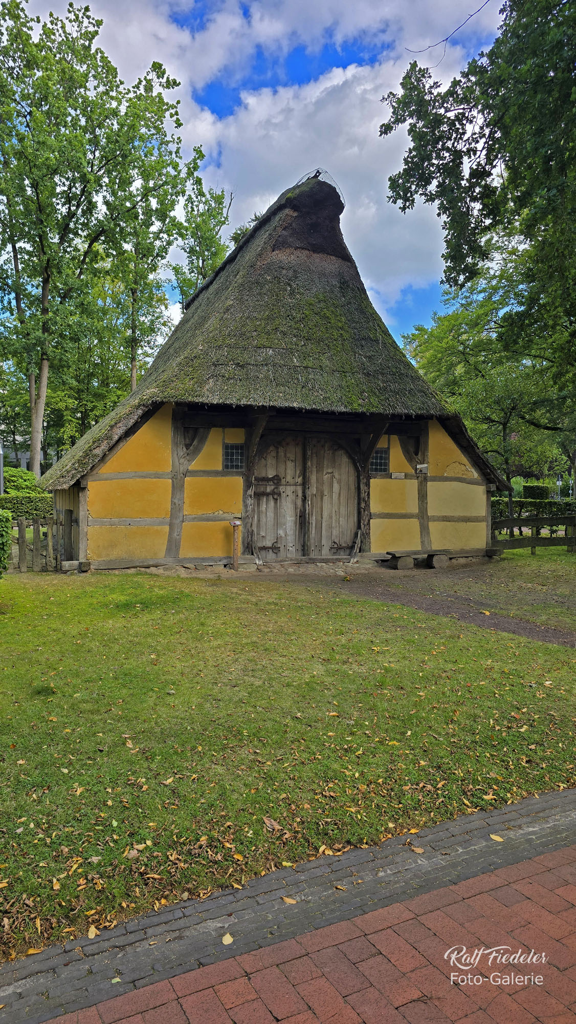 Einraumhaus im Ammerländer Freilichtmuseum neben dem Kurpark