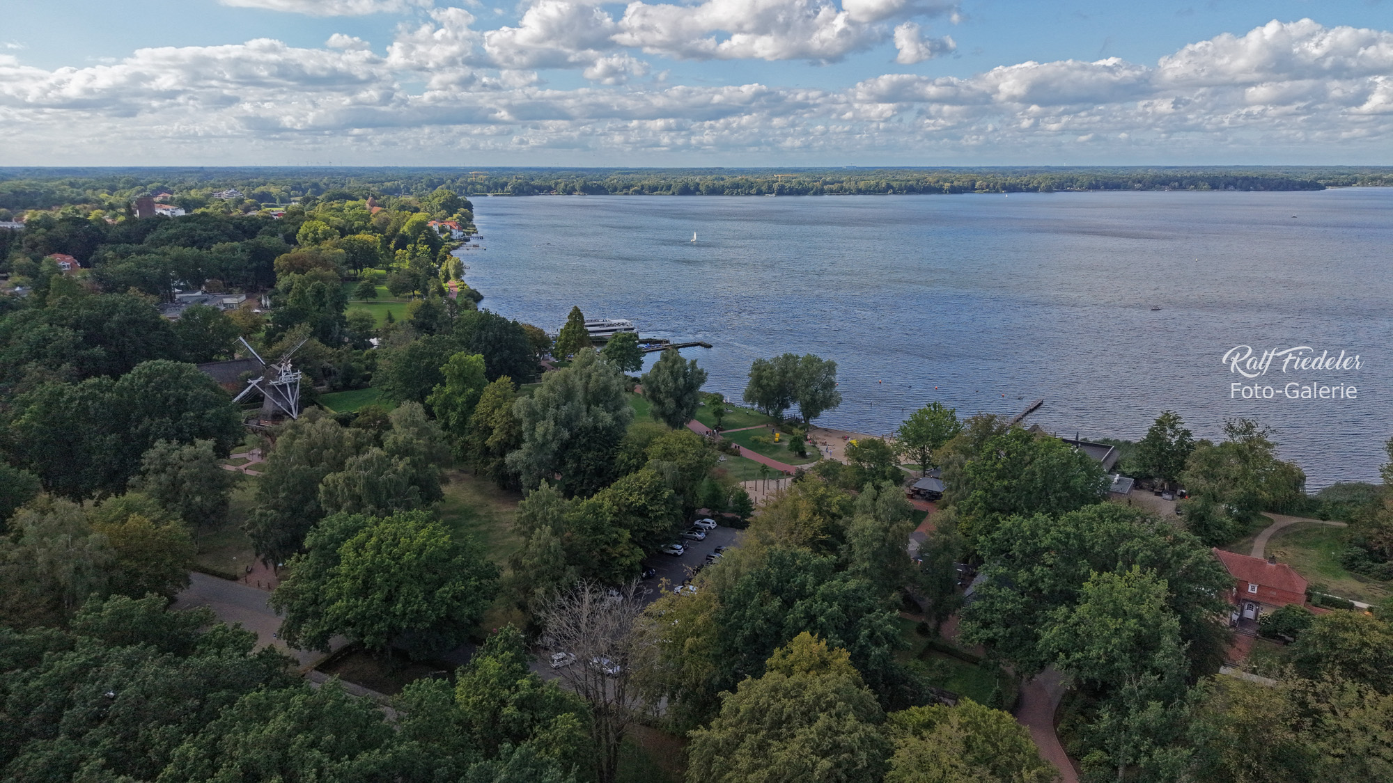 Drohnenfoto vom Ammerländer Freilichtmuseum, dem Kurpark und dem Zwischenahner Meer