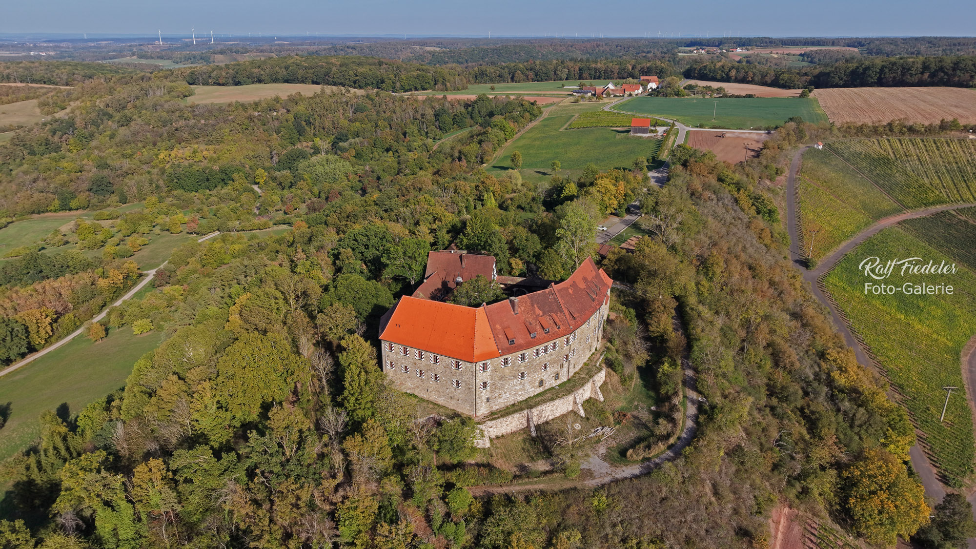 Drohnenfoto von der Burg Hoheneck aus westlicher Richtung